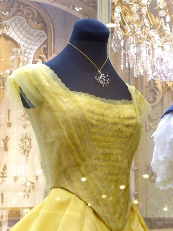 Costumi di di Jacqueline Durran per La bella e la Bestia dettaglio corpetto abito giallo