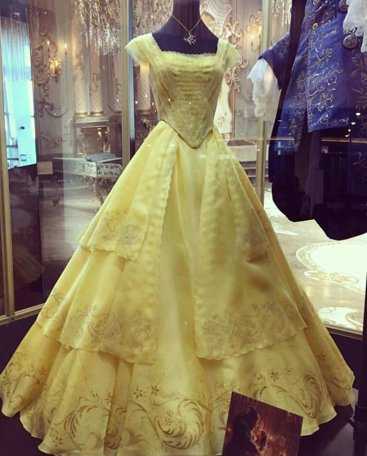La bella e la bestia, i costumi di Jacqueline Durran per Emma Watson  aggiornano la fiaba - 361magazine